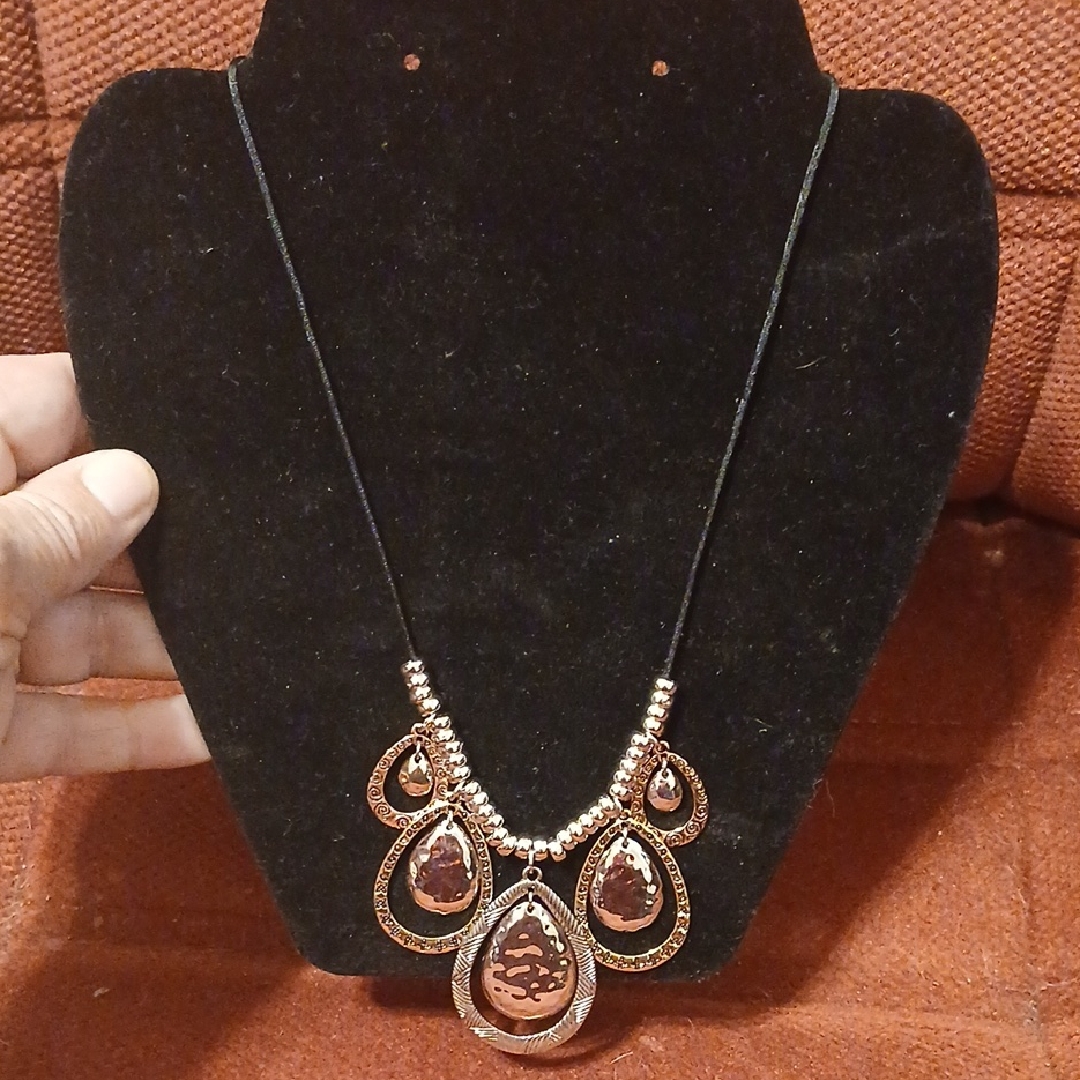 Cj Banks Elegant Gold And Red Necklace